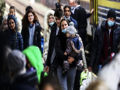 As many as 1.2 million people have fled Ukraine in the past week. | Russia Ukraine War: गेल्या ७ दिवसांत किती लोकांनी युक्रेनमधून पलायन केलं?; धक्कादायक आकडेवारी आली समोर