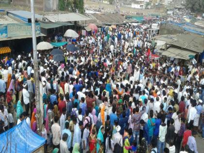 Start of Hokeytoswala: The traditional Bhong-or-market in Dhadgava | होलिकोत्सवाला सुरूवात : धडगावला भरला पारंपरिक भोंग-या बाजार