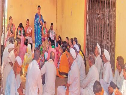 The charge of caste is to cover up their old habits; Mohate, a public meeting in Chinchpur | जातीपातीचा आरोप ही त्यांची जुनीच सवय-प्रभावती ढाकणे; मोहटे, चिंचपूरला प्रचारसभा