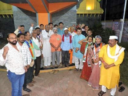 Welcome to the group of farmers | शेतकऱ्यांच्या जथ्थ्याचे स्वागत Welcome to the group of farmers | शेतकऱ्यांच्या जथ्थ्याचे स्वागत