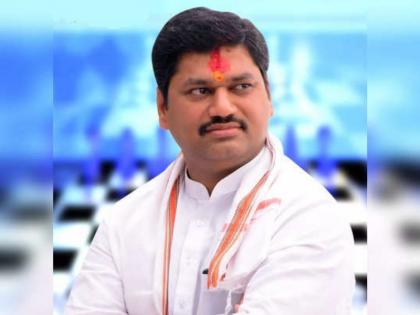 "Bring money to the office", Metro security manager asked for money in the name of Dhananjay Munde | "ऑफिसमध्ये पैसे आणून दे", मेट्रोच्या सुरक्षाव्यवस्थापकाकडे धनंजय मुंडेचे नाव घेऊन मागितले पैसे