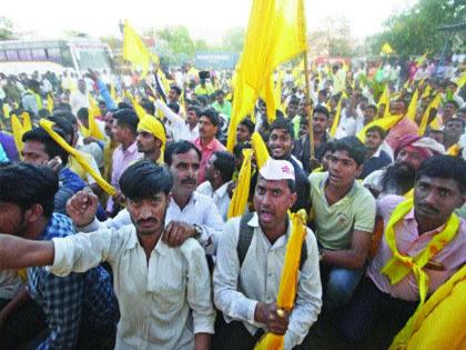 Protester for 24 hours for moderate reservation | धनगर आरक्षणासाठी आंदोलकांचा २४ तास ठिय्या