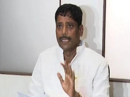 Crores of rupees should not be crushed keeping the election in sight ravindra dhangekar's request to the government | निवडणूक डोळ्यासमोर ठेवून करोडो रुपयांचा चुराडा करू नये; धंगेकरांची सरकारला विनंती