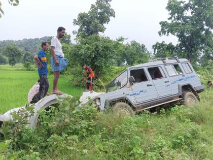 lady to graze cattle but vehicle the woman was killed on the spot | ‘ती’ बिनधास्त गुरे चारत हाेती; पण वाहनावर आला ‘काळ’; महिला जागीच ठार 