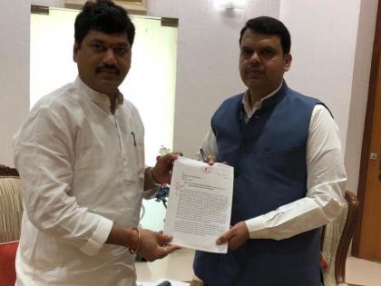 ... that is the Dhanbhau for the future of the 833 RTO, the letter given to the Chief Minister | ...त्या 833 RTOच्या भविष्यासाठी धनंजय मुंडे सरसावले, मुख्यमंत्र्यांना दिले पत्र