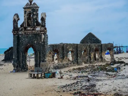 Tamilnadu News: Dhanushkodi village become abandon in night, banned by state government | तामिळनाडूच्या 'या' गावात आहे भुतांचे वास्तव्य, सरकारने घातली आहे बंदी