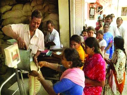 Washim: Problems with food distribution due to lack of support | वाशिम : आधार जोडणीअभावी धान्य वितरणात अडचणी