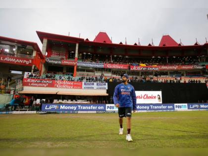 IND vs SL, 2nd T20I Live Updates : Rohit Sharma has won the toss and India will bowl first, Team is unchanged   | IND vs SL, 2nd T20I Live Updates : भारतीय संघाने नाणेफेक जिंकली, विश्वविक्रम रचण्यासाठी बघा कोणती प्लेइंग इलेव्हन उतरवली 