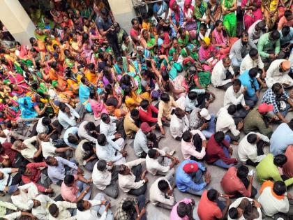 Angry dam affected protesters entered Islampur Tehsil office | संतप्त धरणग्रस्त आंदोलक घुसले इस्लामपूर तहसील कार्यालयात, पोलिसांची उडाली तारांबळ 