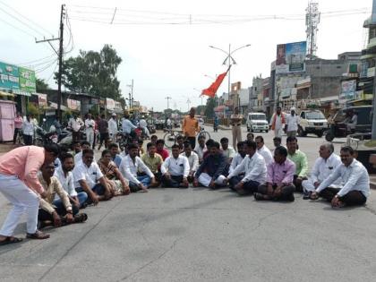 Consequences of lathi charge in Jalana, strict shutdown in Dharashiv district, break in ST bus too | जालन्यातील लाठीचार्जचे पडसाद, धाराशिव जिल्ह्यात कडकडीत बंद, एसटीलाही ब्रेक