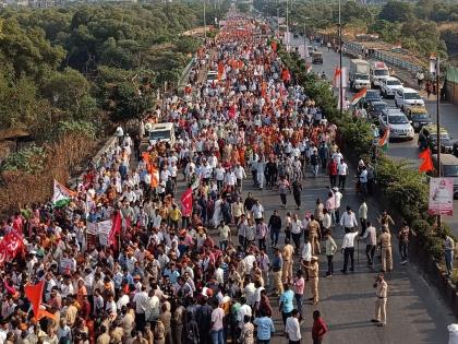 Shiv Sena UBT's Mahamorcha against Adani begins, Shiv Sainiks along with Maviya and Left party activists crowd | अदानींविरोधातील ठाकरे गटाच्या महामोर्चाला सुरुवात, शिवसैनिकांसह मविआ आणि डाव्या पक्षांच्या कार्यकर्त्यांची गर्दी