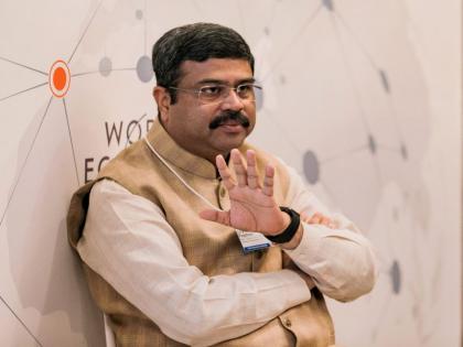 petroleum minister gst row dharmendra pradhan speaks on gst and demonetisation by narendra modi govt | GST, नोटाबंदीचं समर्थन करत केंद्रीय पेट्रोलियम मंत्री धर्मेंद्र प्रधान म्हणाले,'नवीन चपलादेखील 3 दिवस चावतात'  