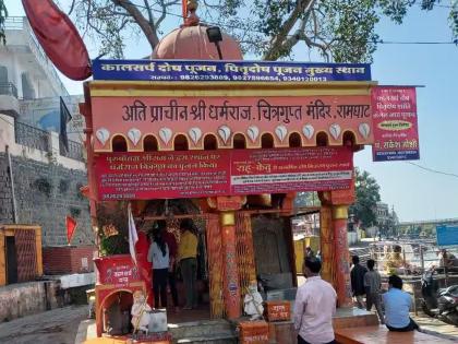 Dharmraj Chitragupta Mandir: Legend has it that this is the only temple in the country where devotees pray to God for death | देशातील एकमेव मंदिर, इथे भाविक देवाकडे करतात मृत्यूची मागणी, अशी आहे आख्यायिका Dharmraj Chitragupta Mandir: Legend has it that this is the only temple in the country where devotees pray to God for death | देशातील एकमेव मंदिर, इथे भाविक देवाकडे करतात मृत्यूची मागणी, अशी आहे आख्यायिका