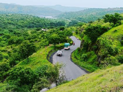 In Dharur Ghat the narrow road has taken 50 victims so far | धारूर घाटातून जीव मुठीत घेऊन करावा लागतो प्रवास; अरुंद रस्त्याने घेतले आतापर्यंत ५० बळी