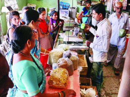 Cashless machinery in Dhasai got bundled, swiping machine at the shoppers dirt | धसईमधील कॅशलेस यंत्रणा गुंडाळली , दुकानदारांकडे स्वाइप मशीन धूळ खात पडून