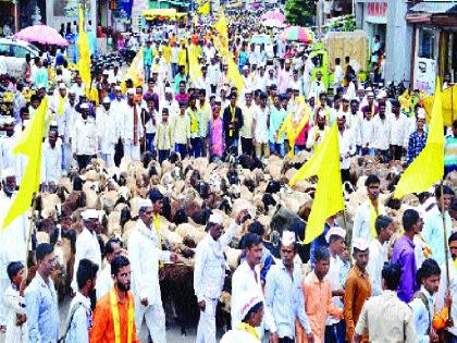 Dhangar community protest for reservation | धनगर समाजबांधव आरक्षणासाठी रस्त्यावर, अनेक ठिकाणी शांततेत नोंदविला निषेध