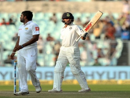 Bhuvasi-Shami bowlers bowled, Lanka lead 122 runs | शिखर धवनचे शतक हुकले, दुसऱ्या डावात भारताकडे 49 धावांची आघाडी