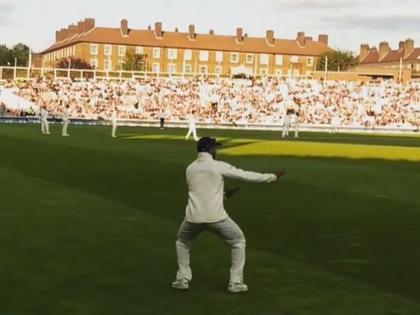 India vs England 5th Test: Shikhar Dhawan entertains the Oval crowd with bhangra | India vs England 5th Test: अन् भारताच्या सलामीवीराने खेळ सुरू असताना भांगडा केला 