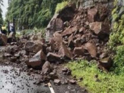 Village panchayat employee injured after landslides in Satara | Satara: अंगावर दरड कोसळल्याने ग्रामपंचायत कर्मचारी जखमी