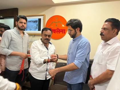 Big blow to BJP in Ulhasnagar, Dheeraj Thakur joins Shiv Sena with supporter | उल्हासनगरमध्ये भाजपाला मोठा धक्का, धीरज ठाकूर यांचा समर्थकासह शिवसेनेत प्रवेश