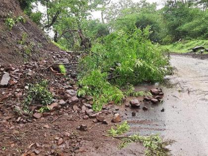 Ekatai Rastali closed, Ghatang Katkumbh road collapsed | सेमाडोह येथे ढगफुटीच; एकताई रस्ताळली बंद ,घटांग काटकुंभ मार्गावर दरड कोसळली