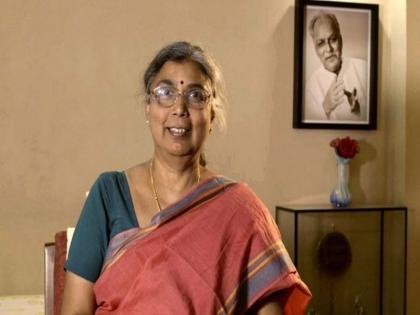 writer and former marathi sahitya sammelan chief aruna dhere says No Hitlerism In India | सुजाण माणसे कशाला हिटलरच्या मागे जातील? अरुणा ढेरे यांच्याकडून दिब्रेटो यांच्या मताचे खंडन