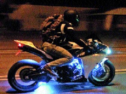 Two-wheeler Chinese people are taking headlamps! | दुचाकीचे चायनीज ‘हेडलाईट’ घेताहेत बळी!