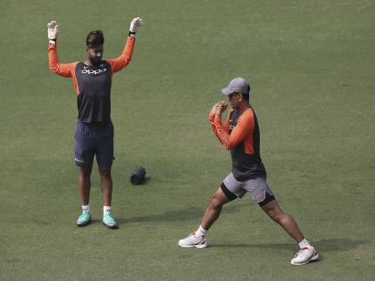 India vs New Zealand 3rd T20 :  MS Dhoni Mentoring Rishabh Pant Ahead Of 3rd T20 Match | India vs New Zealand 3rd T20 : धोनी तुसी ग्रेट हो, रिषभ पंतला दिले बहुमूल्य मार्गदर्शन