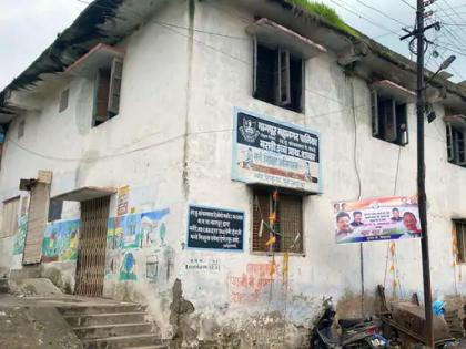 Buildings of 88 schools in Nagpur district are dilapidated, dangerous | बिकट अवस्था! कुठे धोकादायक इमारती तर कुठे उघड्यावर भरते शाळा