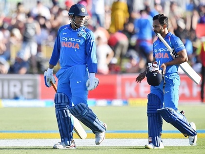 India vs Afghanistan, ICC World Cup 2019: Sachin Tendulkar not happy with MS Dhoni-Kedar Jadhav partnership | India vs Afghanistan : महेंद्रसिंग धोनी-केदार जाधवच्या खेळीवर क्रिकेटचा देव नाराज; म्हणाला....