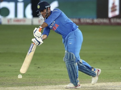 India vs Australia 1st ODI: MS Dhoni reach milestone, complete 10,000 ODI runs for India | India vs Australia 1st ODI : धोनीची एक धाव ठरली विक्रमी, हा पराक्रम करणारा पाचवा भारतीय