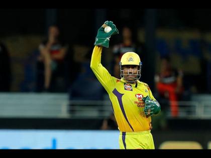 CSK vs RCB Latest News : MS Dhoni goes past Dinesh Karthik once again, attains most catches among IPL keepers during RCB tie | CSK vs RCB Latest News : विराट कोहलीची बॅट तळपली, पण यष्टिंमागे महेंद्रसिंग धोनीनंही विक्रम नोंदवला