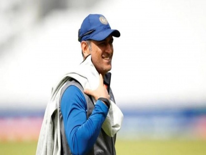 India vs Bangladesh: MS Dhoni unlikely to make his commentary debut in day-night Test | India vs Bangladesh : महेंद्रसिंग धोनीच्या समालोचन करण्यावर सस्पेन्स, BCCIच्या उत्तराची प्रतीक्षा
