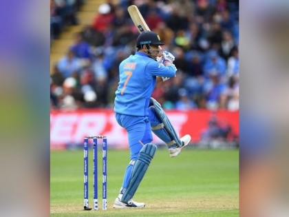 ICC World Cup 2019 : Sourav Ganguly gives fitting reply to MS Dhoni's critics after India's win over Afghanistan | ICC World Cup 2019 : धोनीच्या मदतीला धावला 'दादा'; टीकाकारांना दिलं सडेतोड उत्तर
