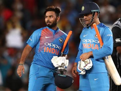 MS Dhoni's experience always crucial but it's time for Rishabh Pant to unleash his potential: Virat Kohli | India vs West Indies : धोनीचा अनुभव महत्त्वाचा, पण आता रिषभला स्वतःला सिद्ध करण्याची संधी; कोहली