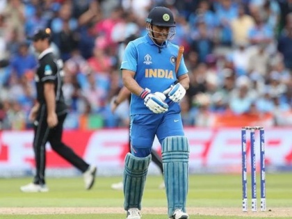 Should MS Dhoni retire? Sachin Tendulkar reacts to big question after ICC World Cup disappointment | ICC World Cup 2019 : धोनीनं निवृत्ती घ्यायला हवी का? सचिन तेंडुलकरनं मांडलं स्पष्ट मत 