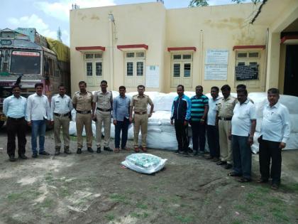 24 lakhs of gutkha caught on dhoti, Solapur rural police action | धोत्री येथे २४ लाखाचा गुटखा पकडला, सोलापूर ग्रामीण पोलीसांची कारवाई