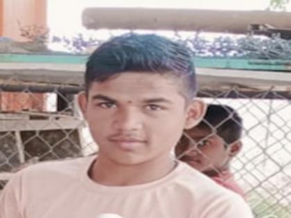 Dhule A 16 year old boy who had gone to water a calf with a cow drowned in a quarry | धुळे : गायीसह वासराला पाणी पाजण्यासाठी गेलेल्या १६ वर्षीय मुलाचा खदानीत बुडून मृत्यू