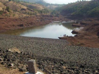 4 crores of rupees, but the villagers do not get enough water | ४ कोटी रूपये खर्च होऊनसुद्धा ग्रामस्थांना नाही मिळत थेंबभर पाणी