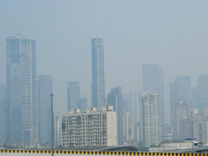 The rain stopped... and a sheet of smoke spread over the sky of Mumbai, the kingdom of dust particles in South Mumbai | पाऊस थांबला... अन् मुंबईच्या आकाशात पसरली धुरक्याची चादर, दक्षिण मुंबईत धुळीच्या कणांचे साम्राज्य