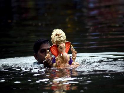 Goodbye to Bappa for one and a half days The system of Pune Municipal Corporation is ready for disposal | Ganesh Visarjan: दीड दिवसाच्या बाप्पाला निरोप; विसर्जनासाठी पुणे महापालिकेची यंत्रणा सज्ज