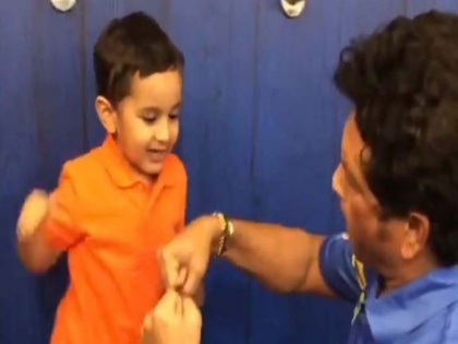 Video: Irfan Pathan's son Imran boxes with Sachin Tendulkar mac | Video: इरफान पठाणच्या मुलाने सचिनसोबत केली बॉक्सिंग अन्...