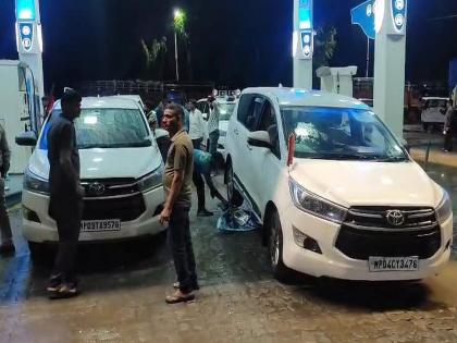 Ordered 19 Innovas for the MP Chief Minister's Mohan Yadav's convoy, went to fill up with diesel and returned full of water... | मुख्यमंत्र्यांच्या ताफ्यासाठी १९ इनोव्हा मागवल्या, डिझेल भरायला गेल्या आणि पाणी भरून आल्या... Ordered 19 Innovas for the MP Chief Minister's Mohan Yadav's convoy, went to fill up with diesel and returned full of water... | मुख्यमंत्र्यांच्या ताफ्यासाठी १९ इनोव्हा मागवल्या, डिझेल भरायला गेल्या आणि पाणी भरून आल्या...