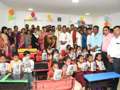 School digitization of former students done by the students | माजी विद्यार्थ्यांनी केले शाळेचे डिजिटलायजेशन