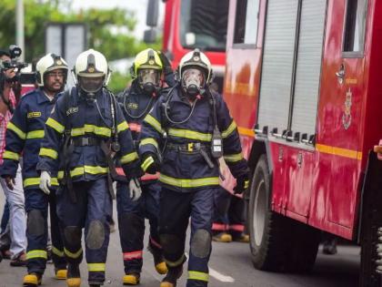 What to do after a fire? A demonstration of this; Demonstration by Mumbai Fire Brigade | आग लागल्यानंतर काय करायचे? याचे प्रात्यक्षिक; मुंबई अग्निशमन दलाकडून प्रदर्शन