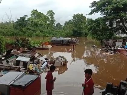 Cloudburst-like rain in Sindhudurga; The water of the river came to the road with a spade | सिंधुदुर्गात ढगफुटीसदृश पाऊस; कुडाळची भंगसाळ नदीचे पाणी आले रस्त्यावर 