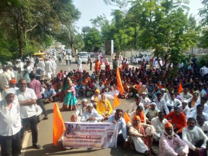 thousands of devotees along with saints thronged the district office in gadchiroli | साधुसंतासह हजाराे भाविक धडकले जिल्हा कचेरीवर