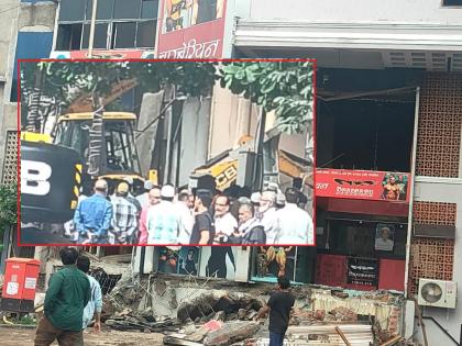 Chhatrapati Sambhajinagar Municipal Corporation's efforts to widen the road by 30 meters from Delhi Gate to Harsul T Point have begun. | दिल्ली गेट ते हर्सूल टी पॉइंटपर्यंत ३० मीटर रस्ता रुंदीकरणासाठी मनपाची पाडापाडी सुरू Chhatrapati Sambhajinagar Municipal Corporation's efforts to widen the road by 30 meters from Delhi Gate to Harsul T Point have begun. | दिल्ली गेट ते हर्सूल टी पॉइंटपर्यंत ३० मीटर रस्ता रुंदीकरणासाठी मनपाची पाडापाडी सुरू