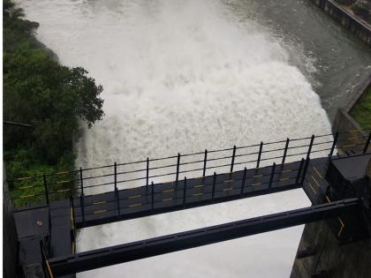 55 years old person from Amde came to Dimbhe Dam to increase discharge from Dimbhe Dam. | Pune Rain| डिंभे धरणातून विसर्ग वाढला, पाण्याच्या प्रवाहात आमडे गावातील व्यक्ती गेला वाहून