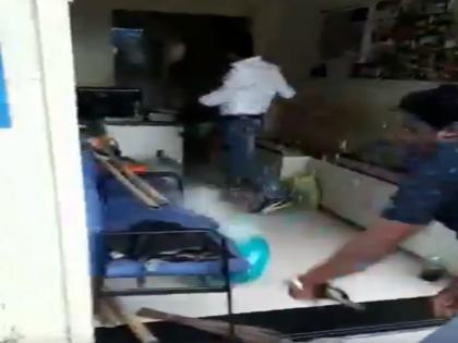 Bharat Bandh: मनसैनिकांनी दिंडोशीतील भाजपा नगरसेवकाचे कार्यालय फोडले - Marathi News | MNS members vandalise the BJP corporator's office in Dindoshi | Latest Videos at Lokmat.com